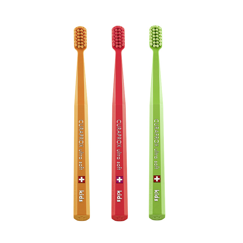 Набор зубных щеток Curaprox Kids 5500 Ultra Soft (3 шт.), (оранжевая, красная, зеленая)